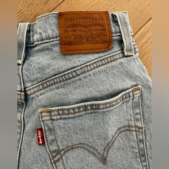 Levi Ribcage Shorts - Picture 3 of 4